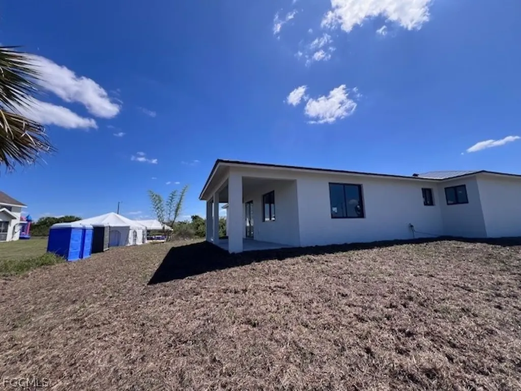 617 Chestnut Street E Lehigh Acres FL 33974