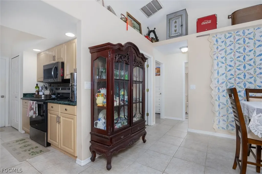 1630 SW 9th Place Cape Coral FL 33991