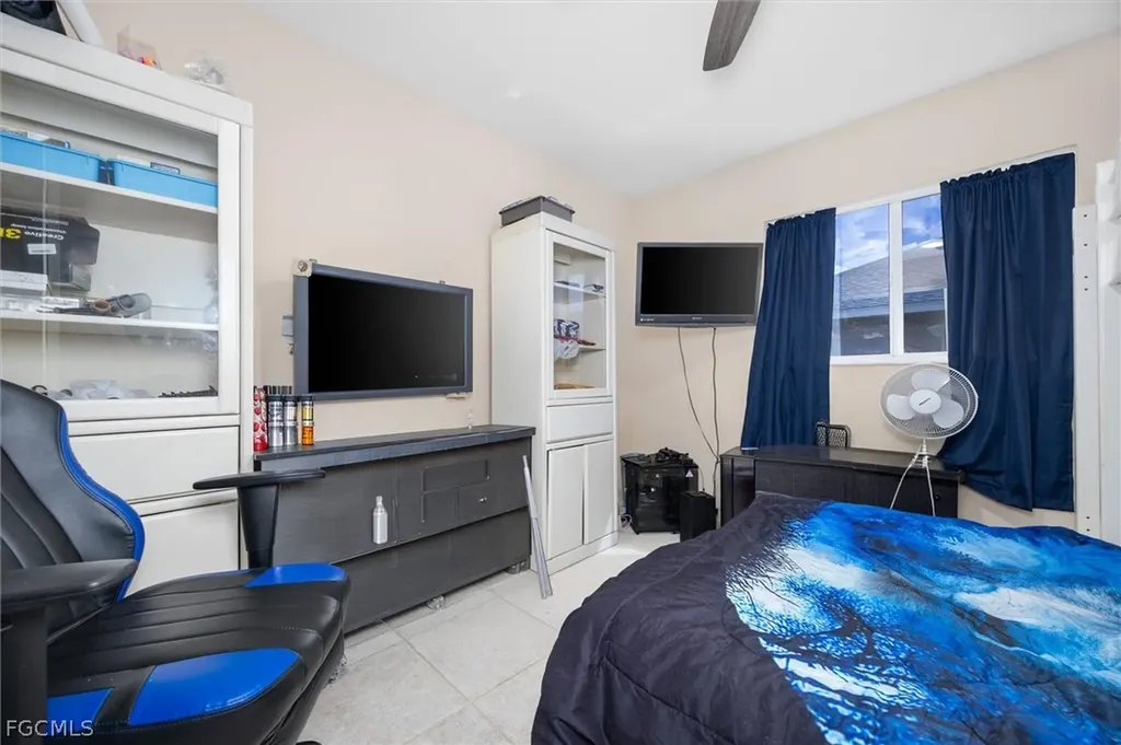 1630 SW 9th Place Cape Coral FL 33991