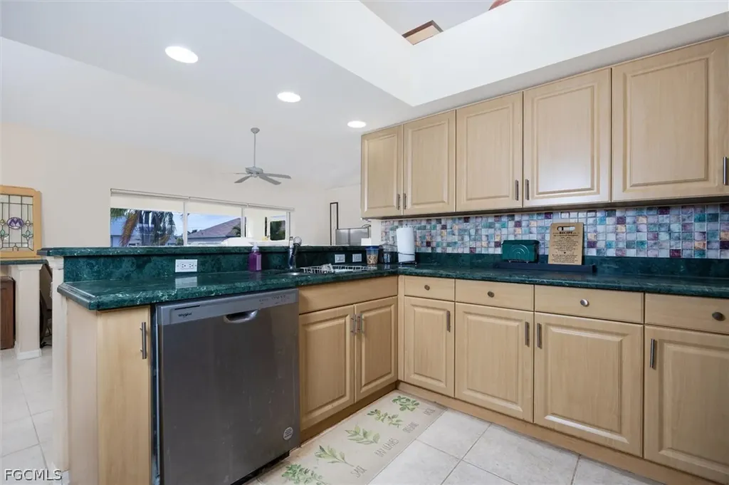 1630 SW 9th Place Cape Coral FL 33991