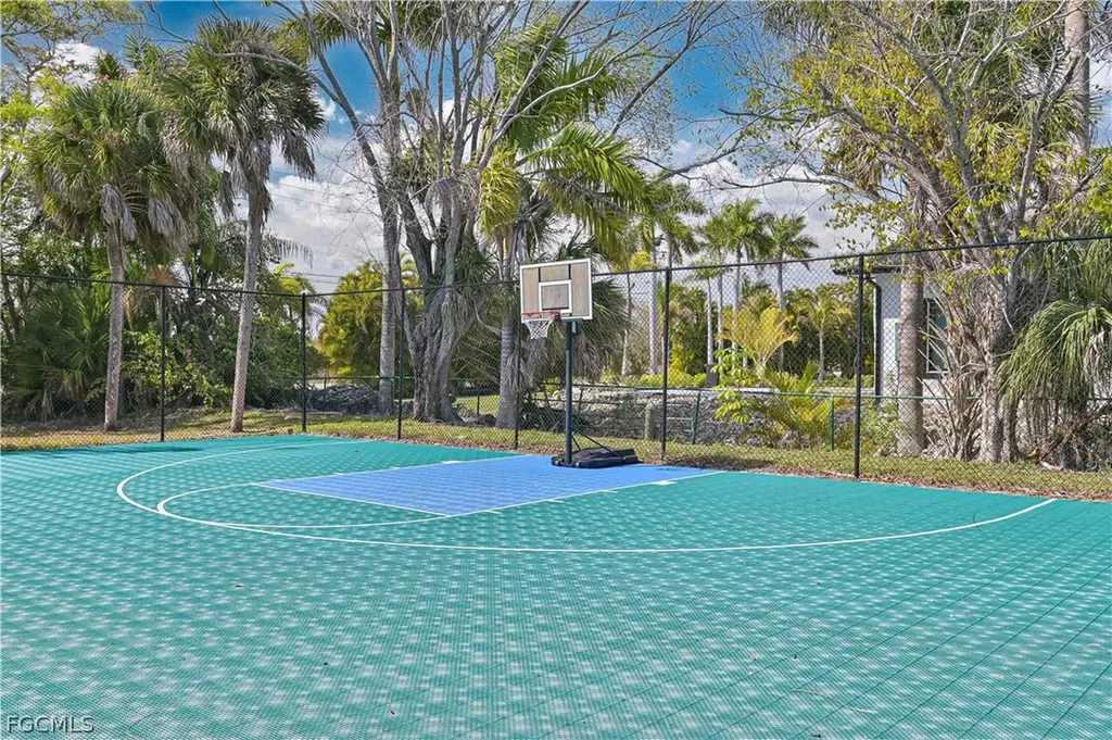 9918 Las Casas Drive Fort Myers FL 33919