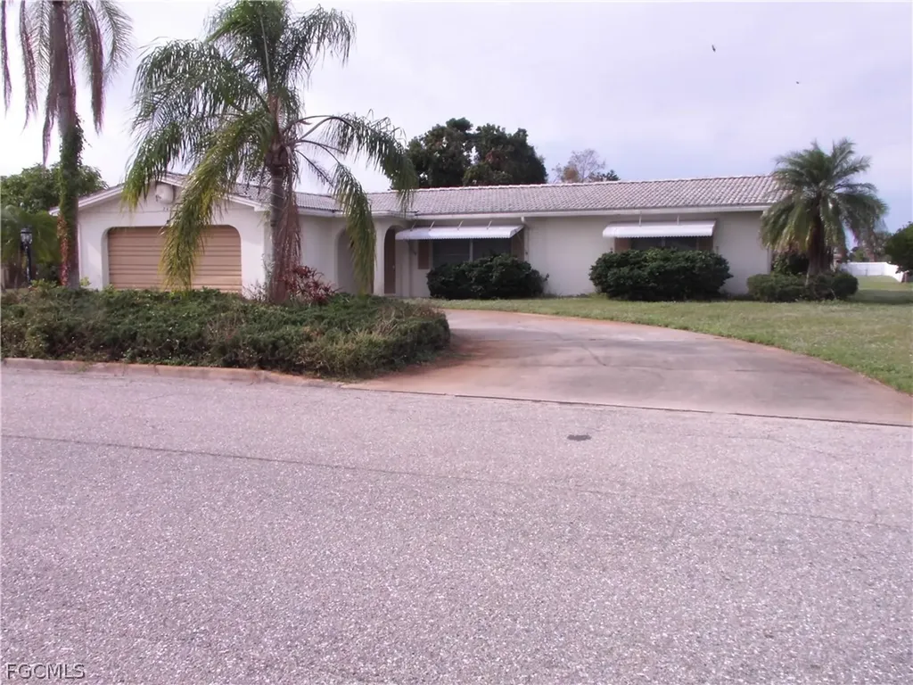 242 S Lake Drive Lehigh Acres FL 33936