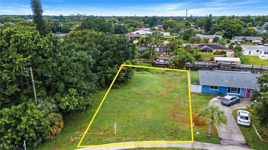 947 Iris Drive North Fort Myers FL 33903
