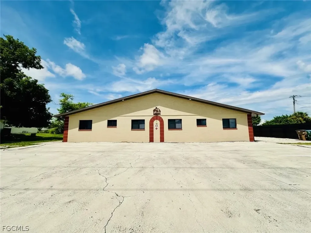 709 SE 8th Terrace Cape Coral FL 33990