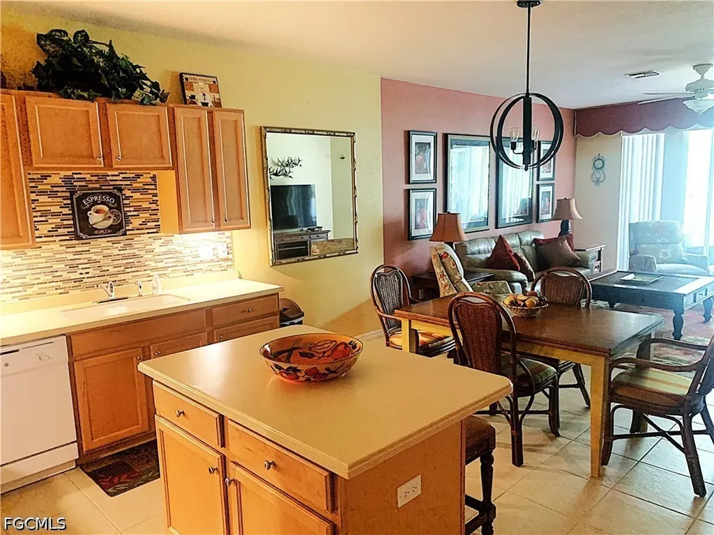 Fort Myers FL, 14961 Reflection Key Circle, Unit 412