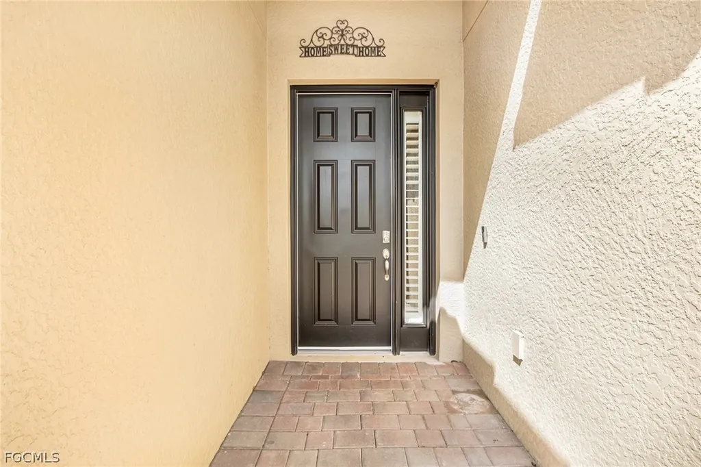 3028 Royal Gardens Avenue Fort Myers FL 33916