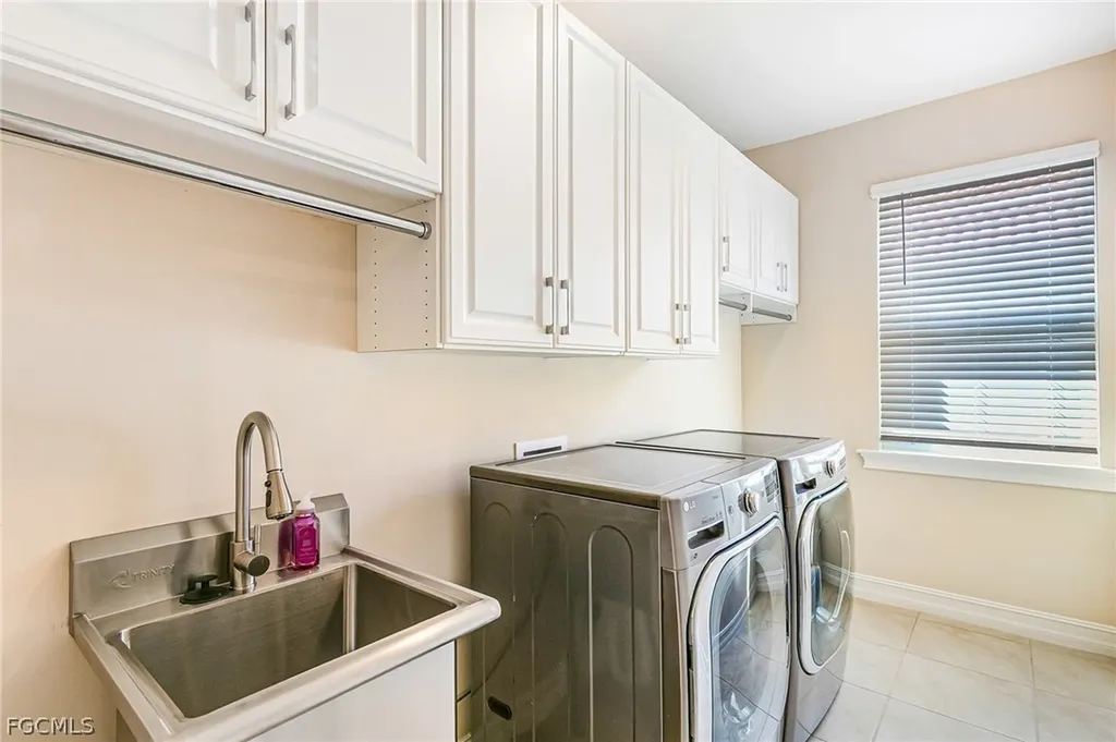3028 Royal Gardens Avenue Fort Myers FL 33916