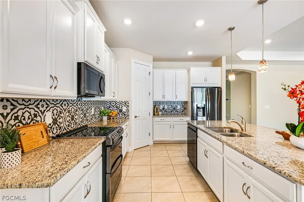 3028 Royal Gardens Avenue Fort Myers FL 33916