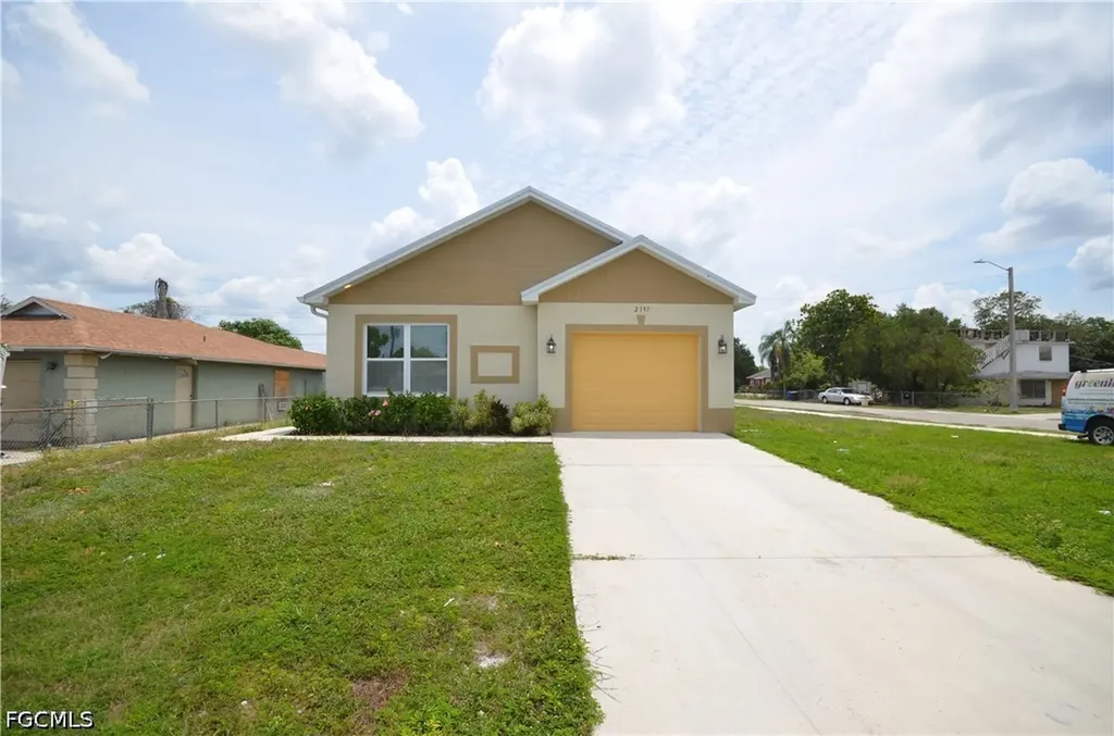 2197 Davis Court Fort Myers FL 33916