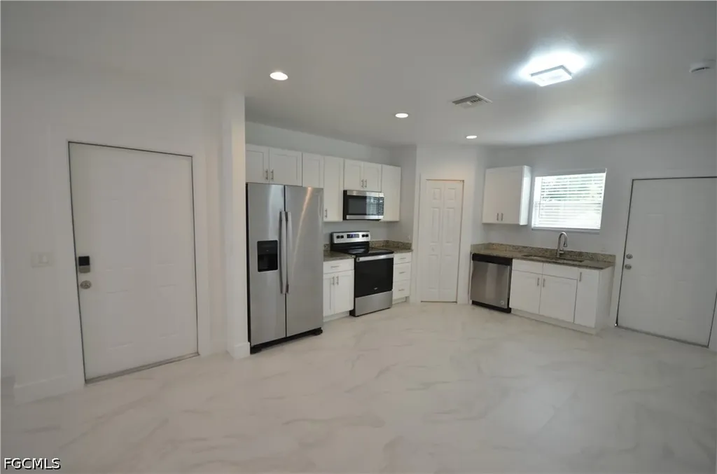 2197 Davis Court Fort Myers FL 33916