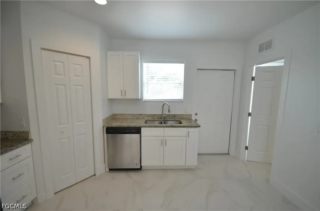 2197 Davis Court Fort Myers FL 33916