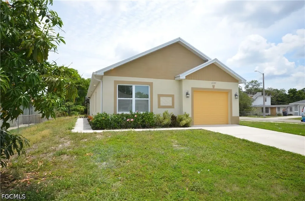 2197 Davis Court Fort Myers FL 33916