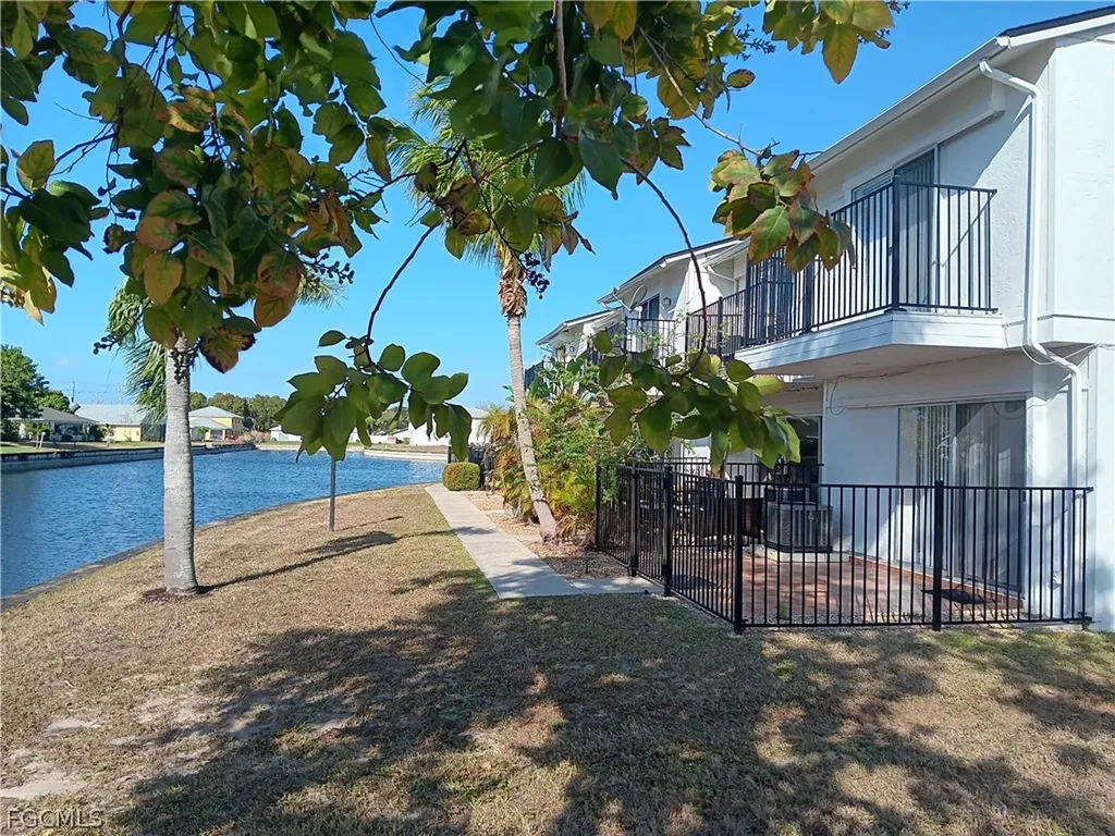 1300 SE 7th Street Cape Coral FL 33990