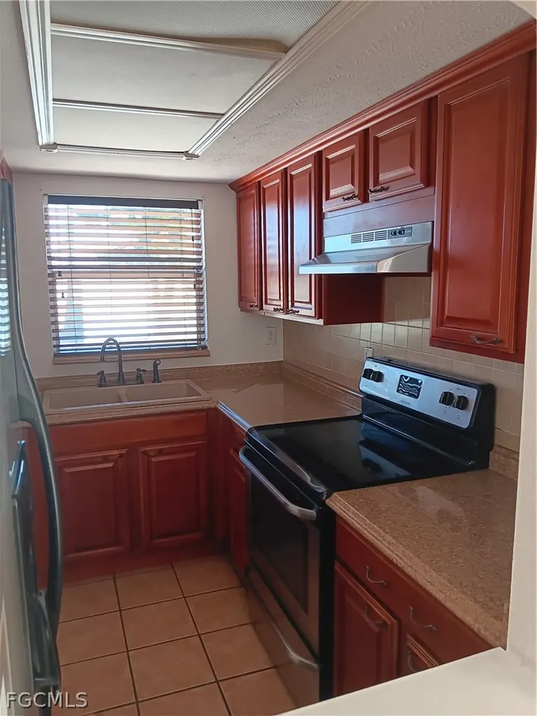 1300 SE 7th Street Cape Coral FL 33990
