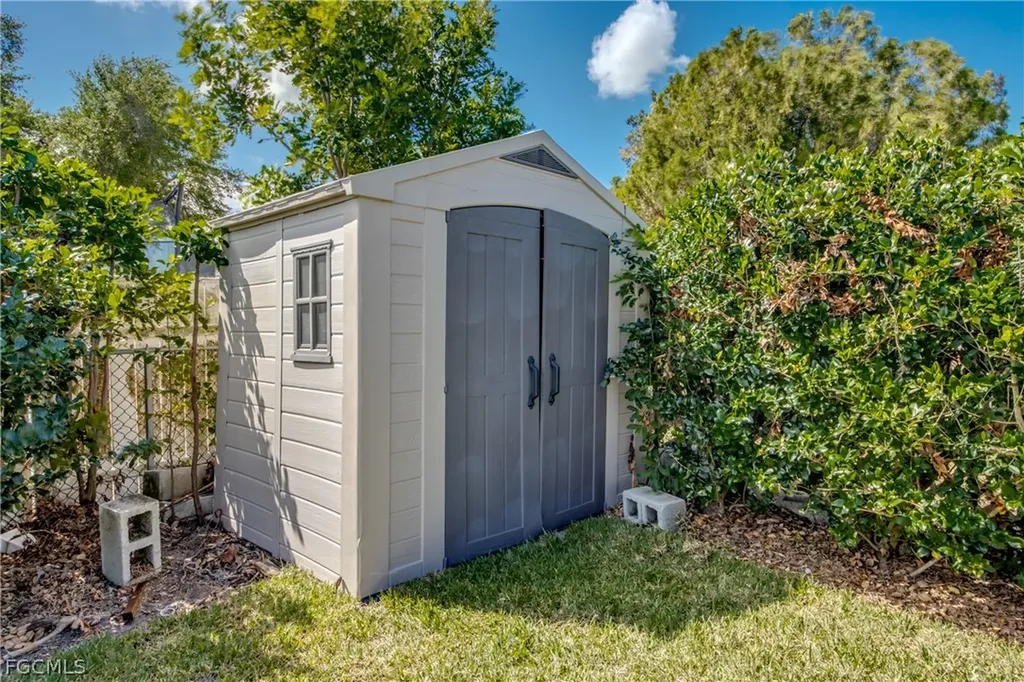 238 SW 43rd Terrace Cape Coral FL 33914