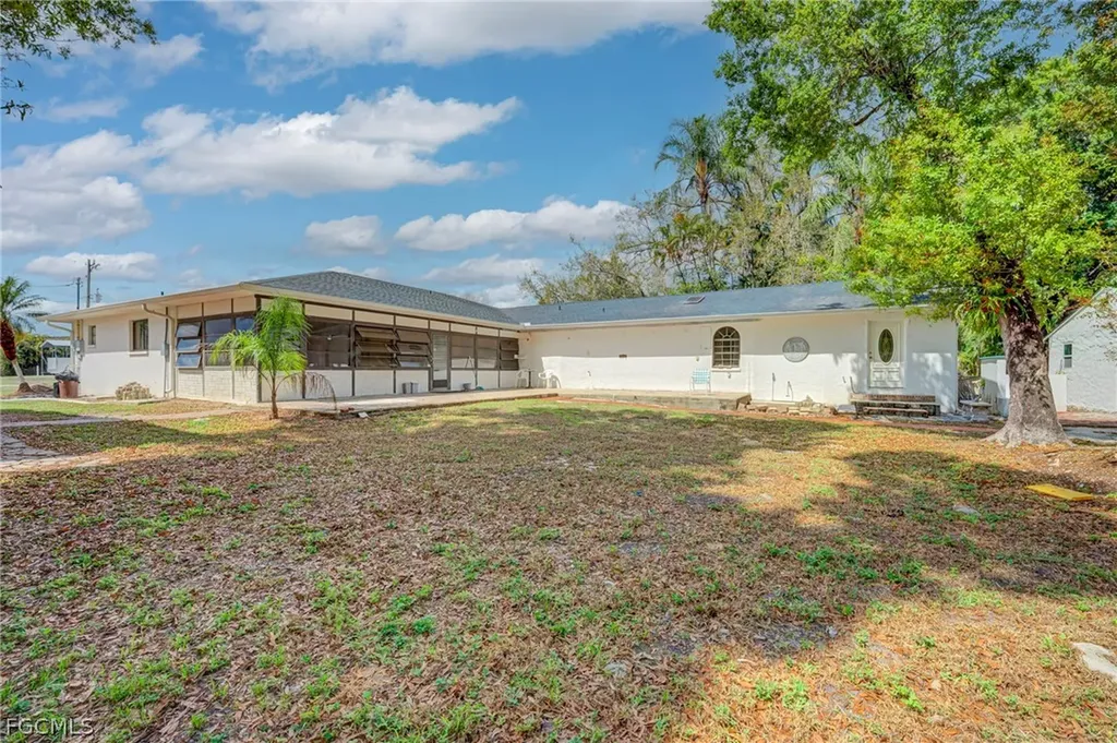 1672 Many Road North Fort Myers FL 33903