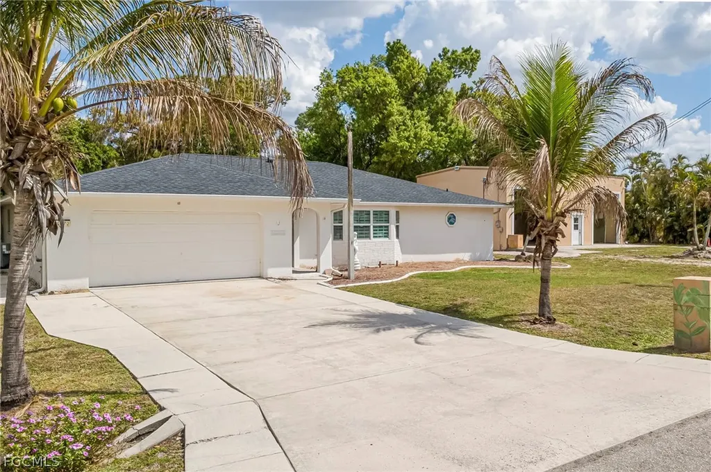 1672 Many Road North Fort Myers FL 33903