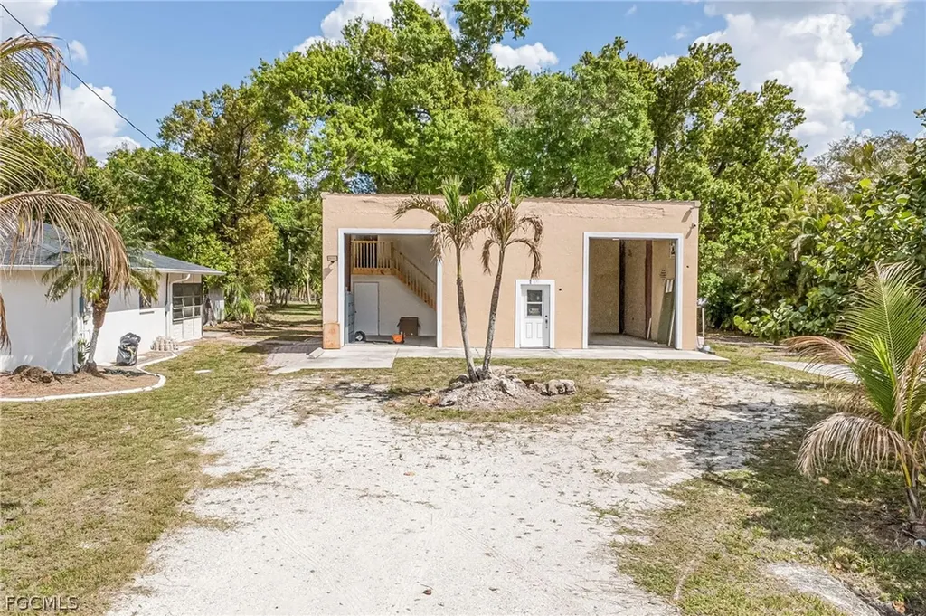 1672 Many Road North Fort Myers FL 33903