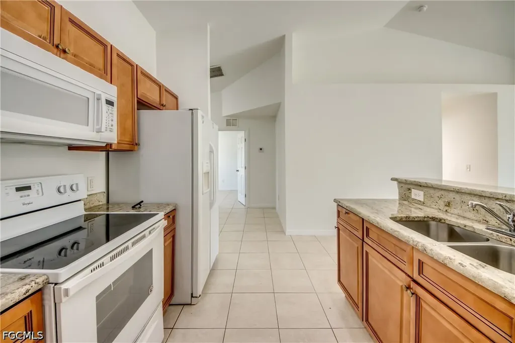 842/844 SW 39th Terrace Cape Coral FL 33914