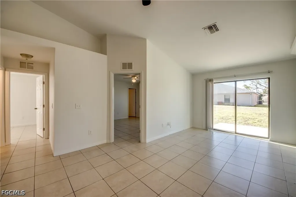 842/844 SW 39th Terrace Cape Coral FL 33914
