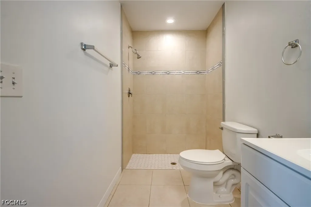 842/844 SW 39th Terrace Cape Coral FL 33914