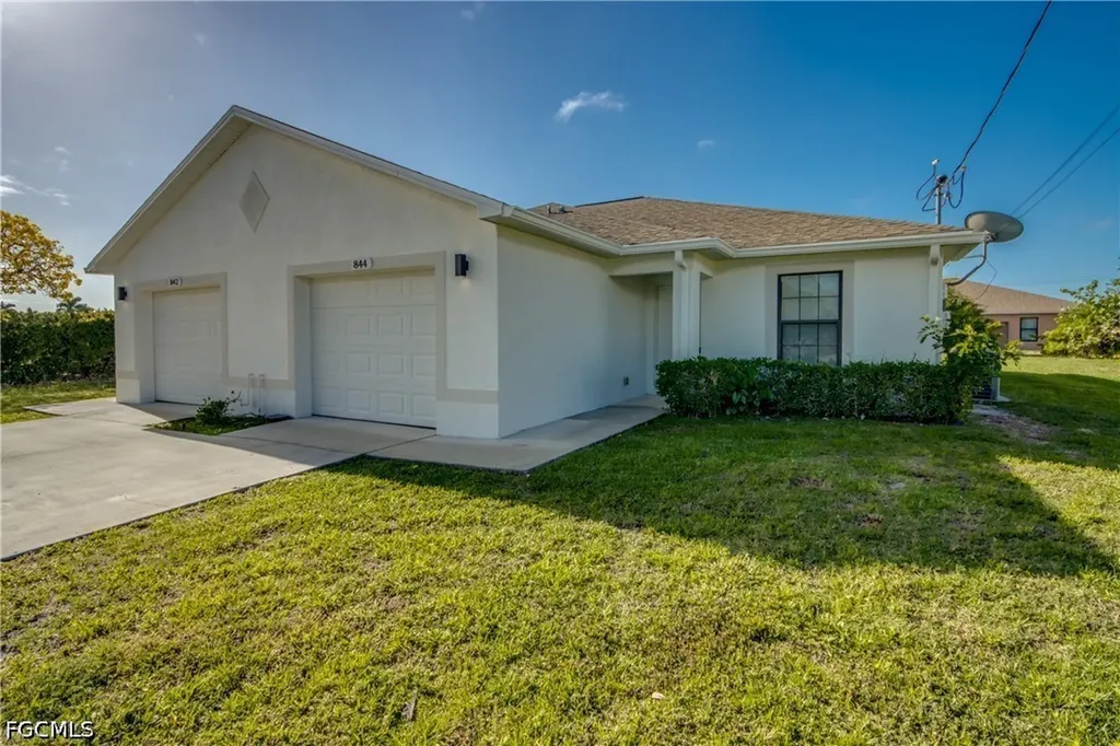 842/844 SW 39th Terrace Cape Coral FL 33914