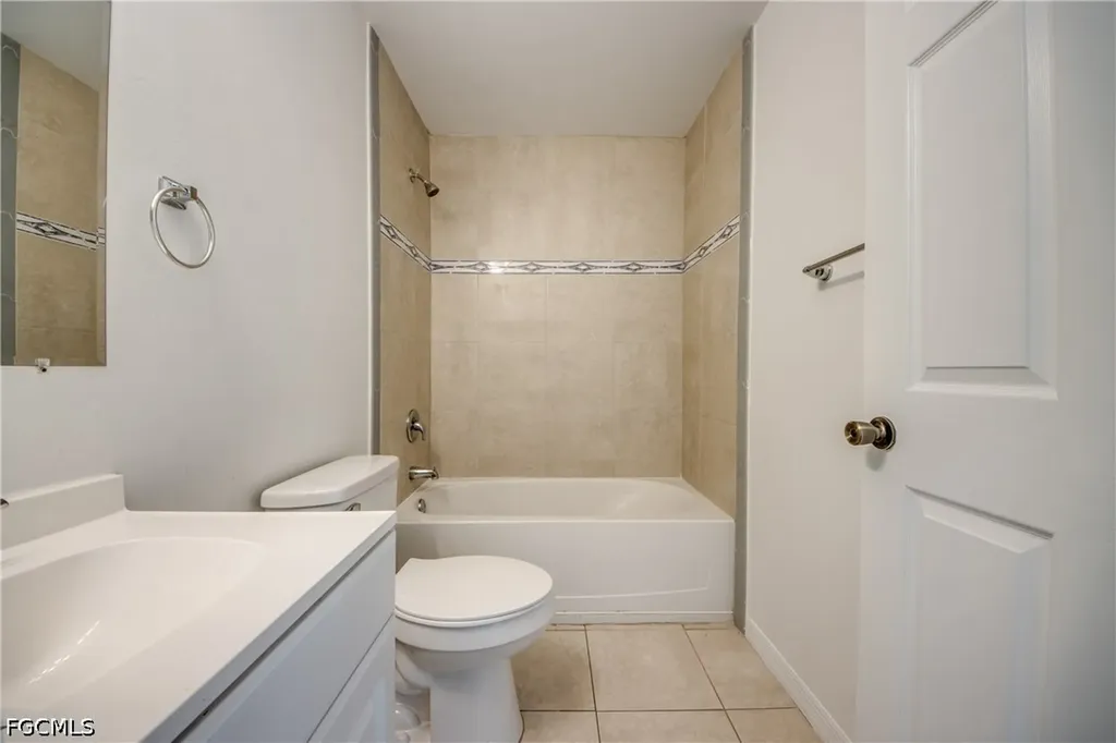 842/844 SW 39th Terrace Cape Coral FL 33914