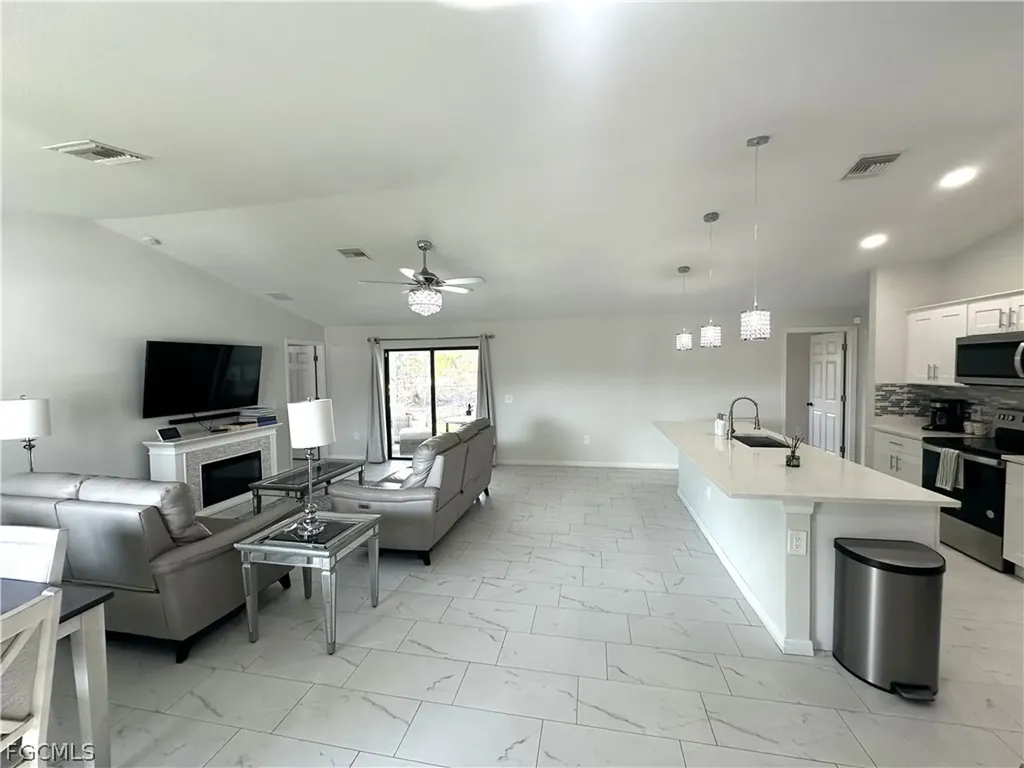 3710 38th Street SW Lehigh Acres FL 33976