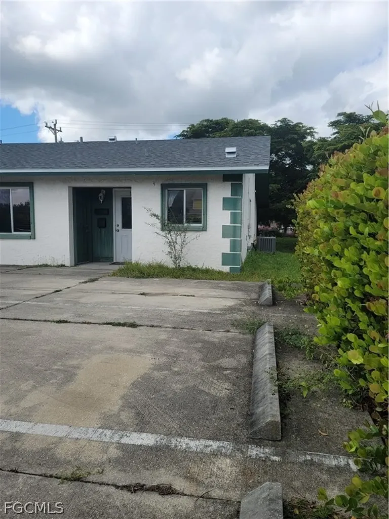 1014 Country Club Boulevard Cape Coral FL 33990