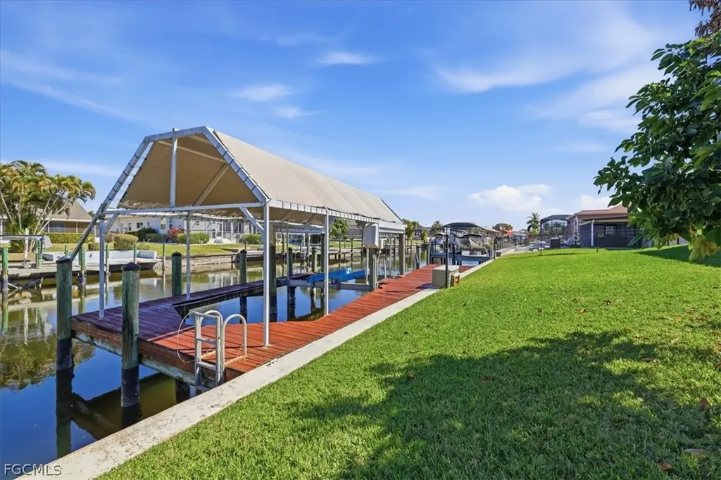 105 SE 40th Terrace Cape Coral FL 33904