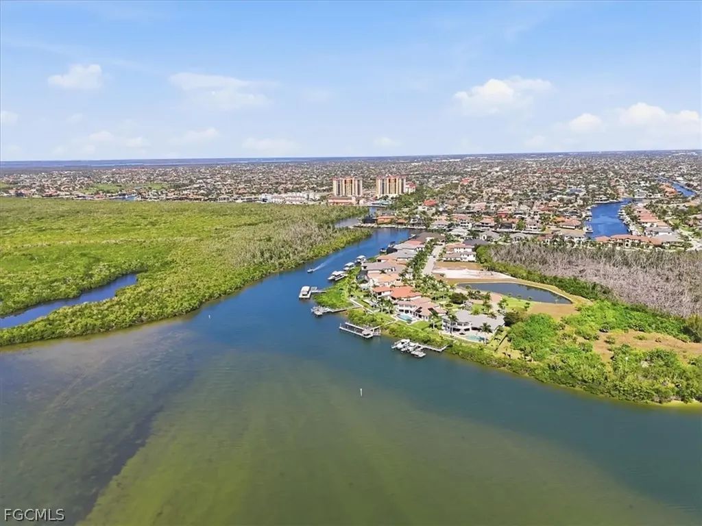 105 SE 40th Terrace Cape Coral FL 33904