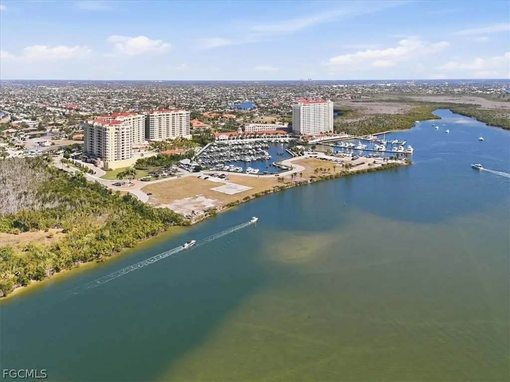 105 SE 40th Terrace Cape Coral FL 33904