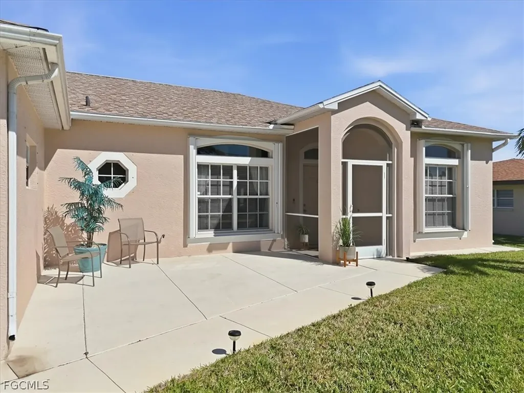 105 SE 40th Terrace Cape Coral FL 33904