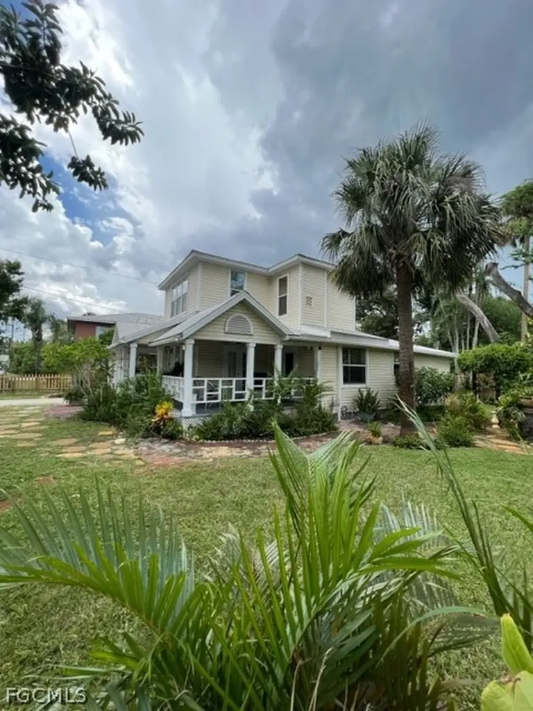 2579 2nd Street Fort Myers FL 33901