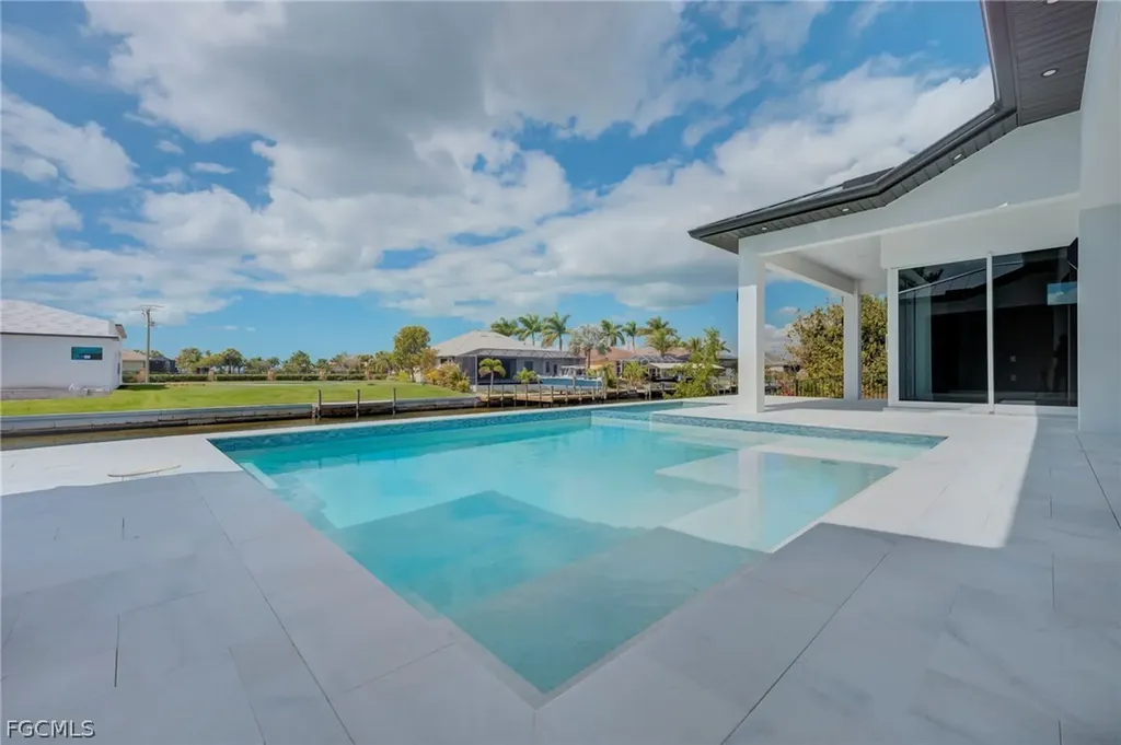 816 NW 39th Avenue Cape Coral FL 33993