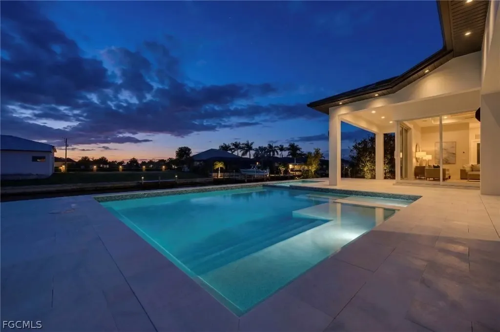 816 NW 39th Avenue Cape Coral FL 33993