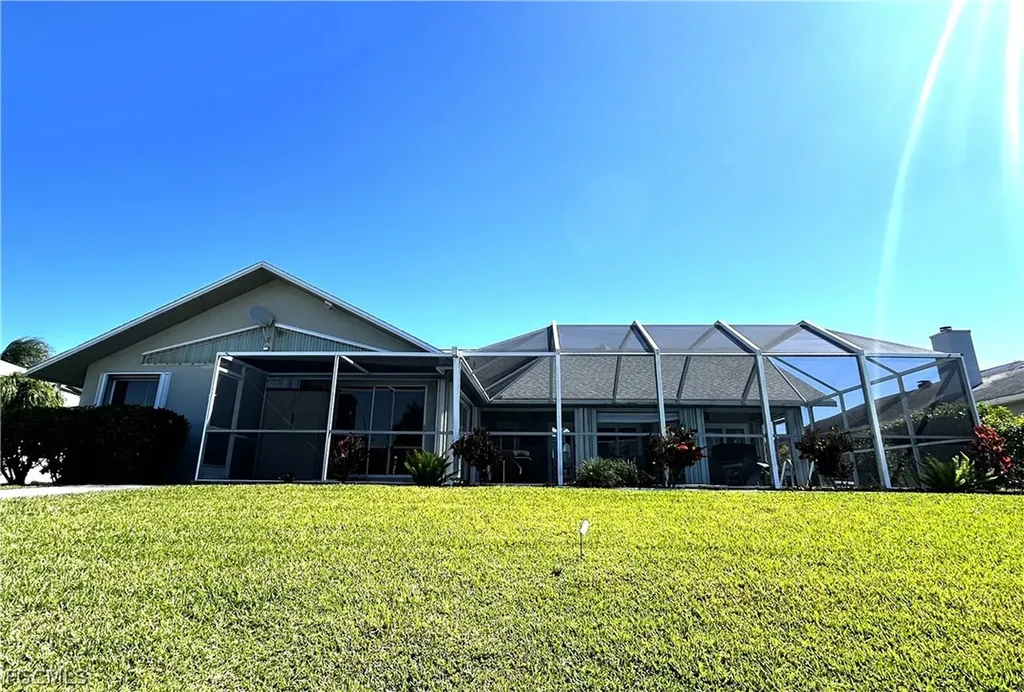 1926 SE 10th Place Cape Coral FL 33990