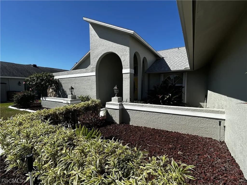 1926 SE 10th Place Cape Coral FL 33990