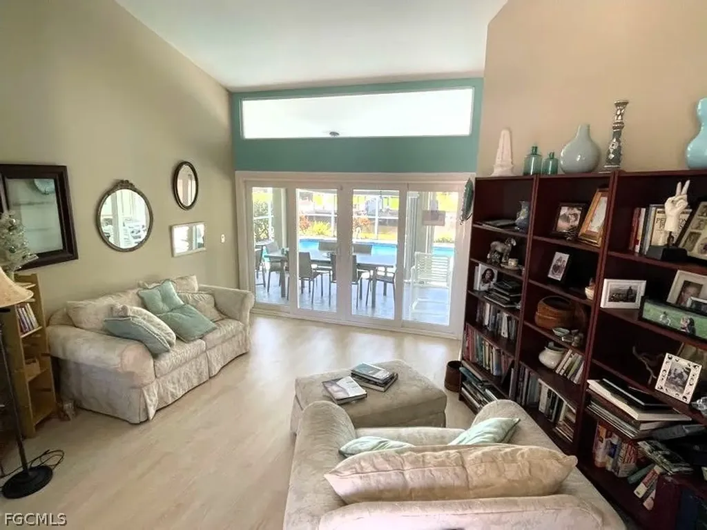 1926 SE 10th Place Cape Coral FL 33990