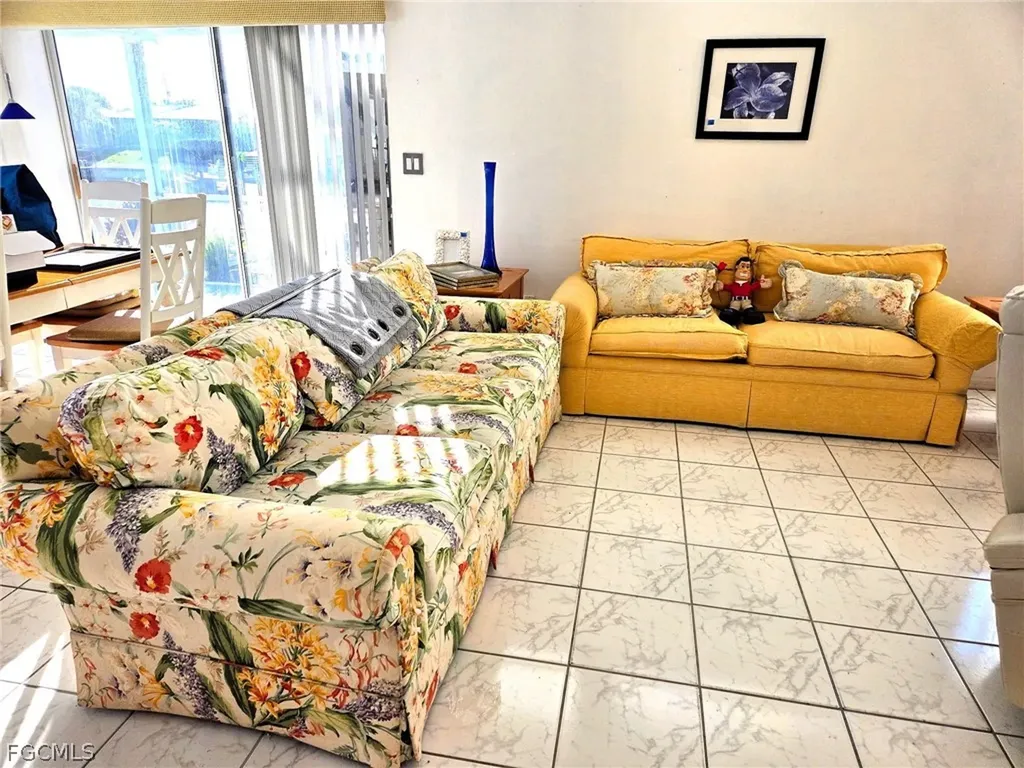 1926 SE 10th Place Cape Coral FL 33990
