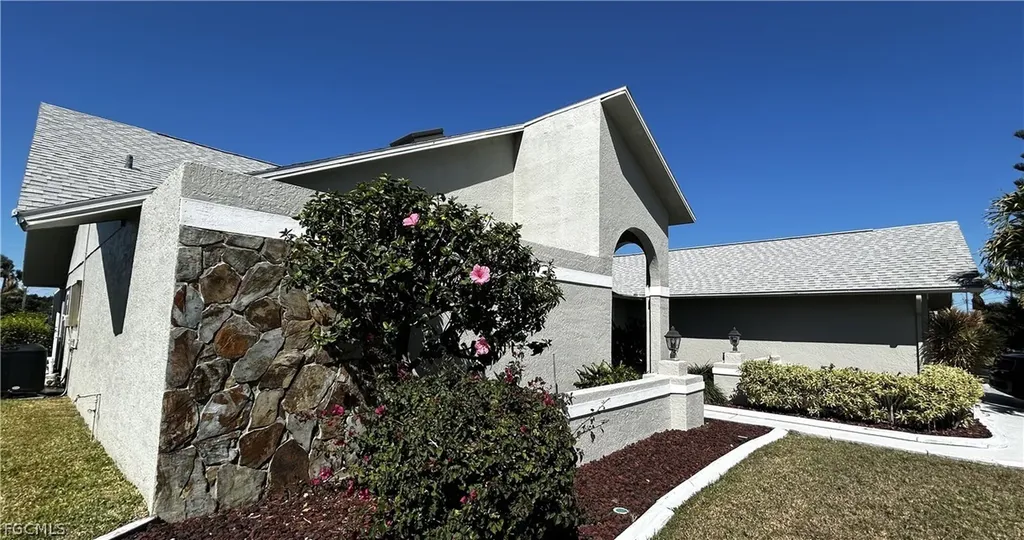 1926 SE 10th Place Cape Coral FL 33990