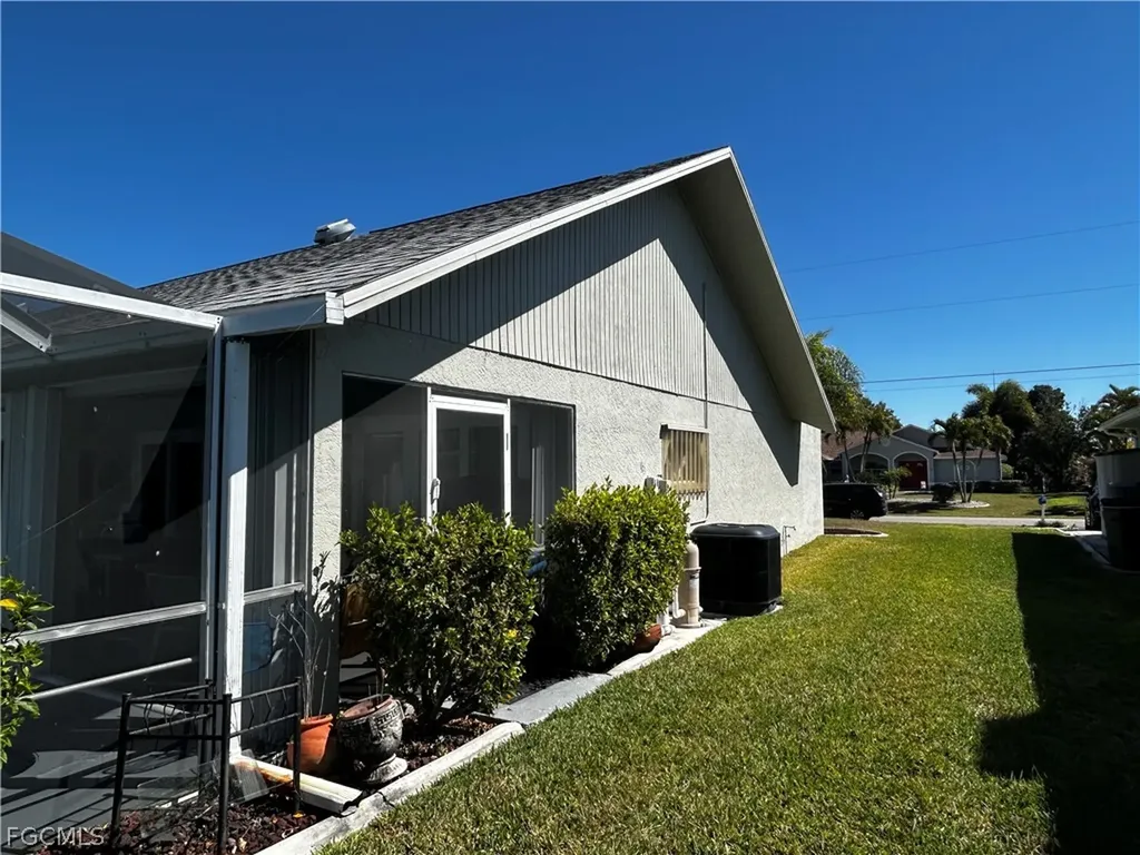 1926 SE 10th Place Cape Coral FL 33990