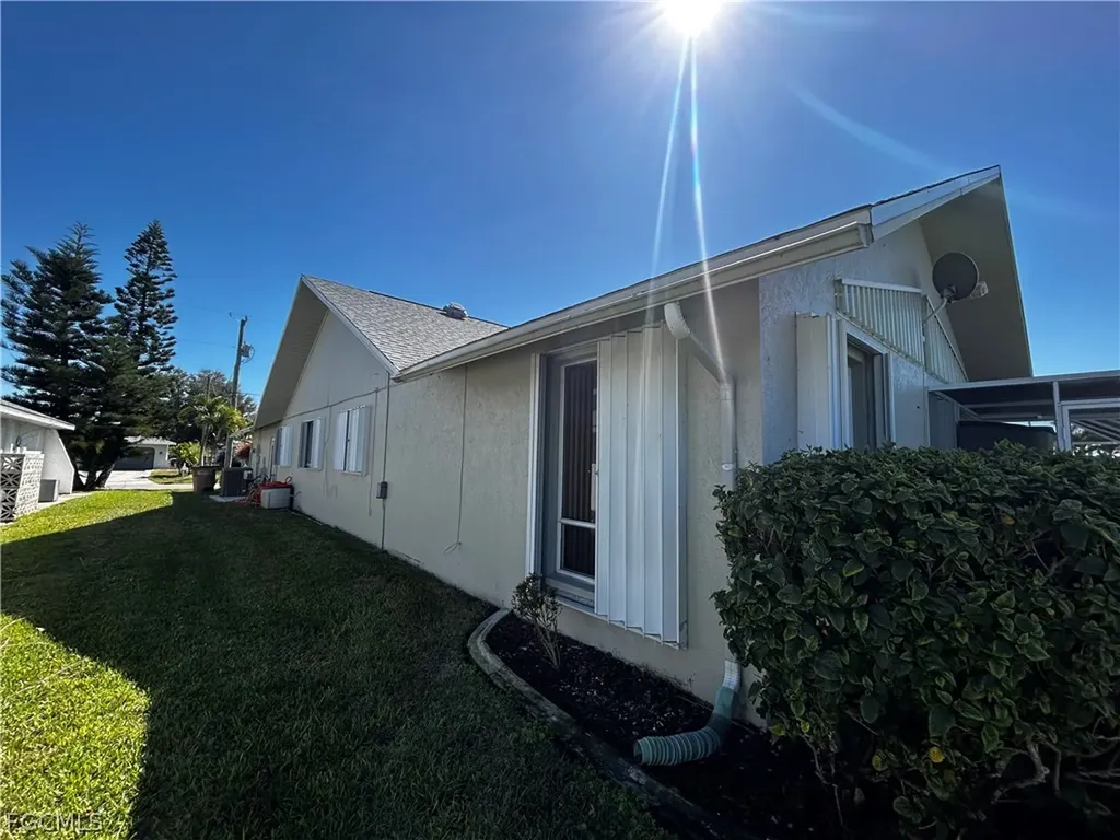 1926 SE 10th Place Cape Coral FL 33990