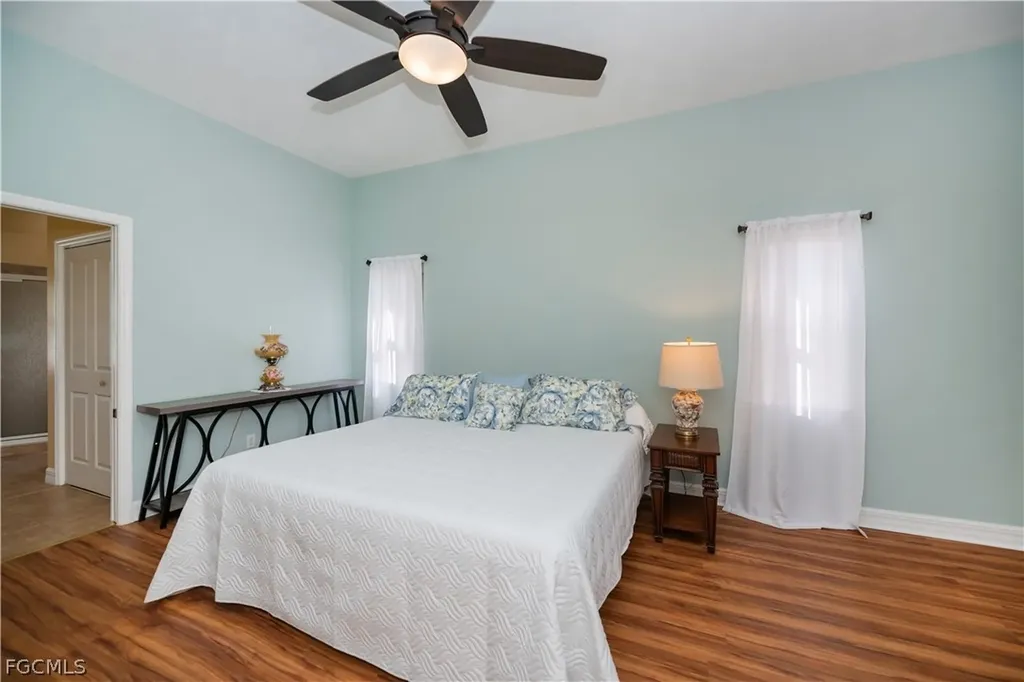 1230 SE 3rd Avenue Cape Coral FL 33990