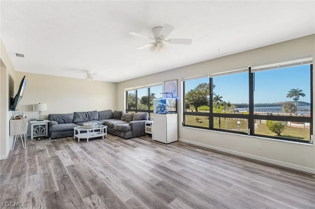 12498 Riverside Drive Fort Myers FL 33919