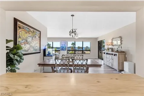 12498 Riverside Drive