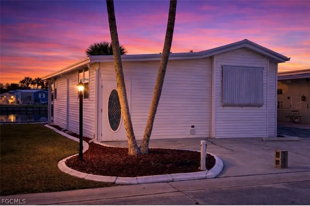 565 Cattleya Refuge Naples FL 34114