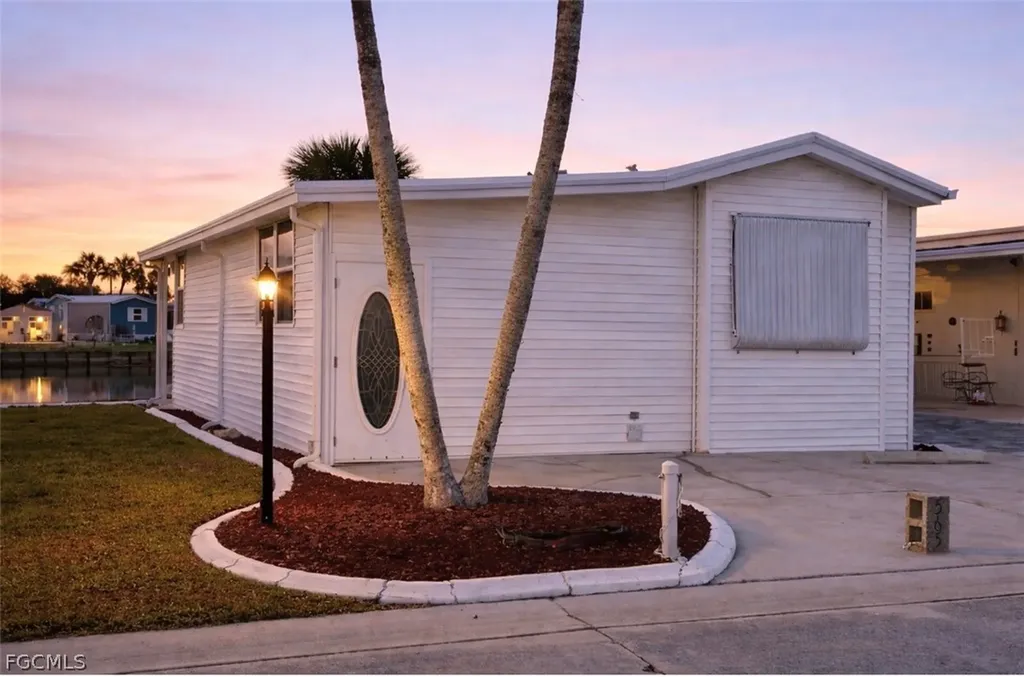 565 Cattleya Refuge Naples FL 34114