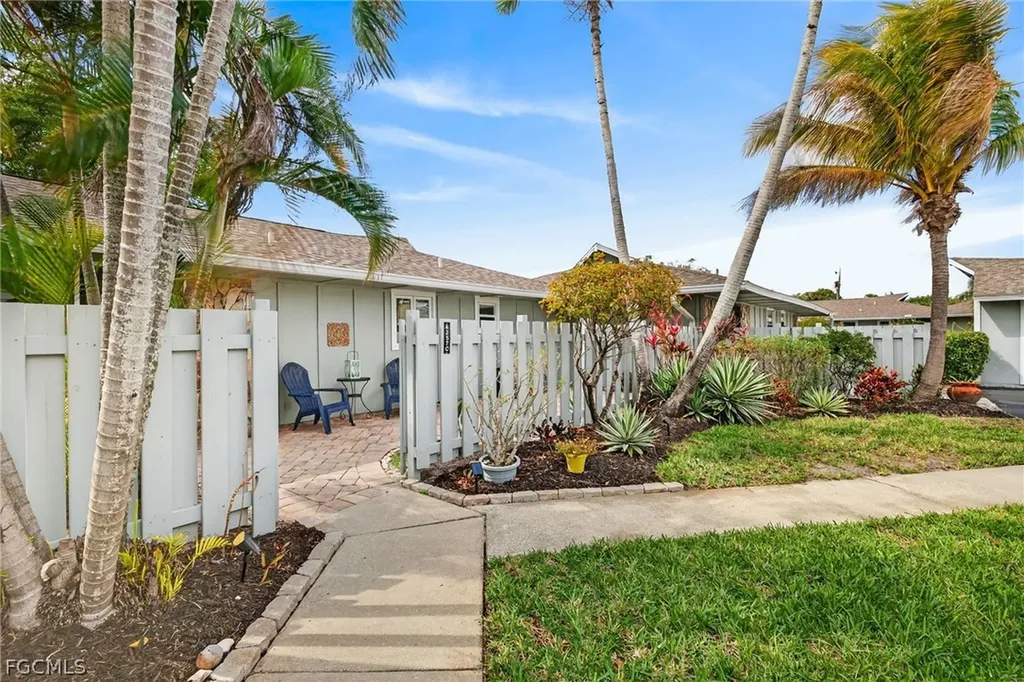 4257 Island Circle Fort Myers FL 33919