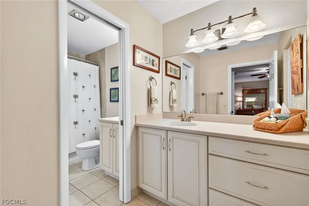4257 Island Circle Fort Myers FL 33919